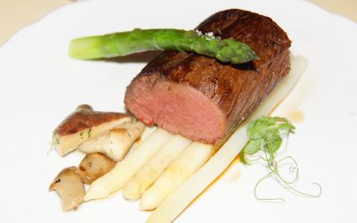 Dry-Aged beef fillet with asparagus and mushrooms